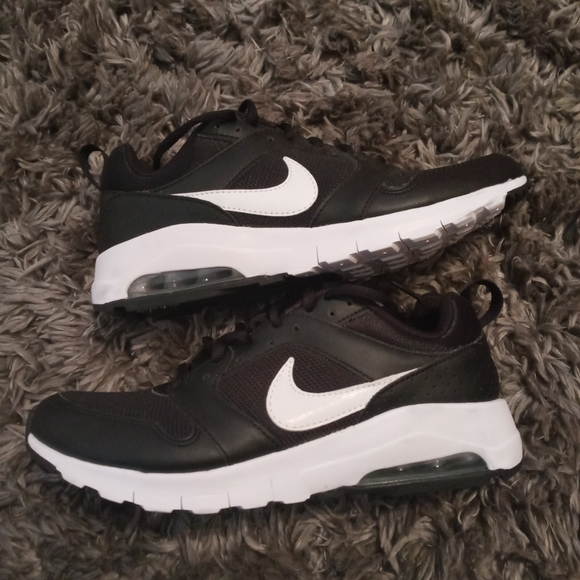 Nike Shoes - Nike Size 8